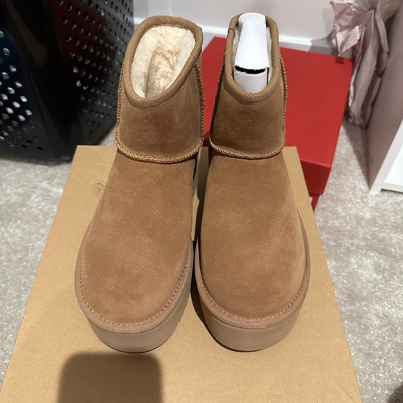 Brand new Ugg mini platform boots sz 7 chestnut color - Picture 3 of 9
